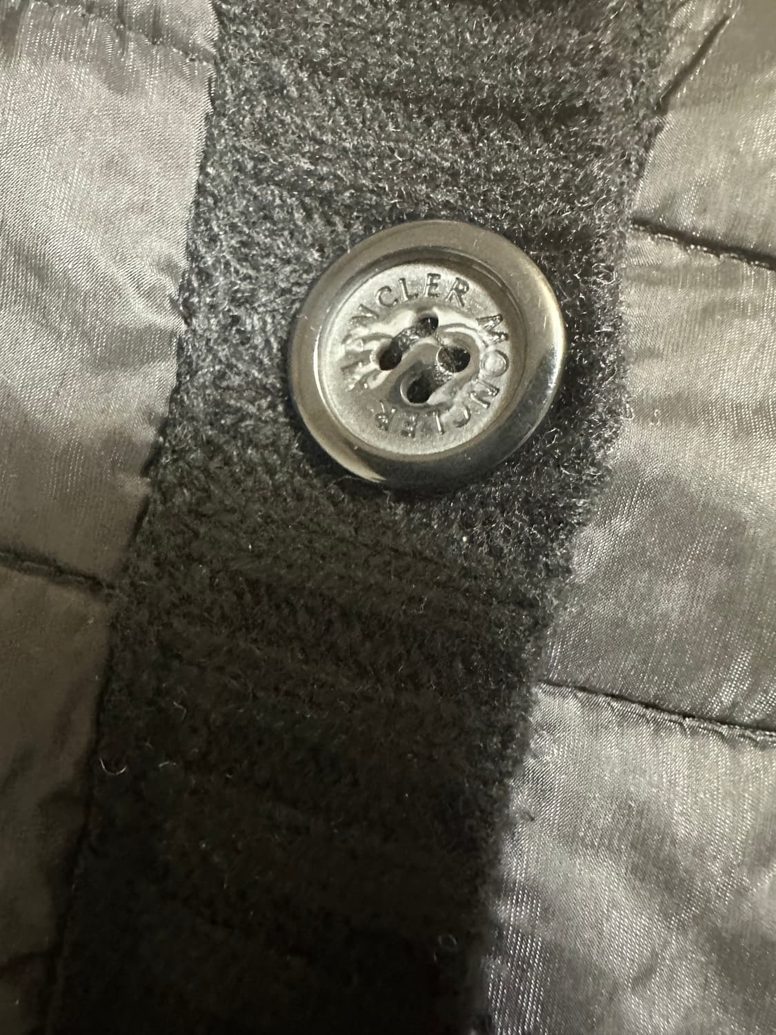 몽클레어 암로고 블랙 패딩 니트 경량패딩 정품 상품이미지4