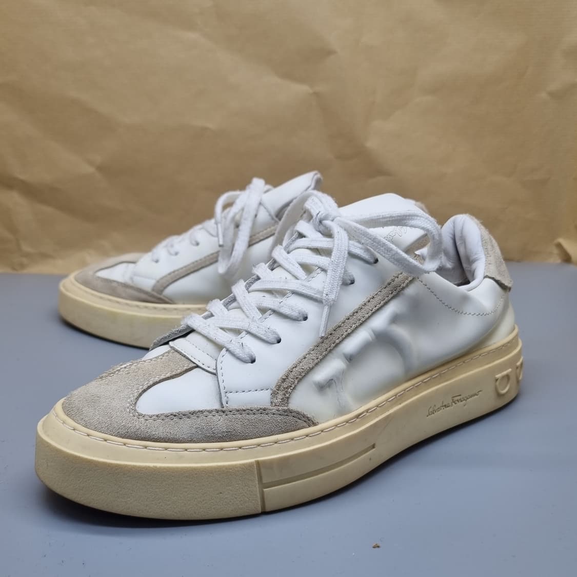 페라가모 간치니 스니커즈 255 상품이미지1