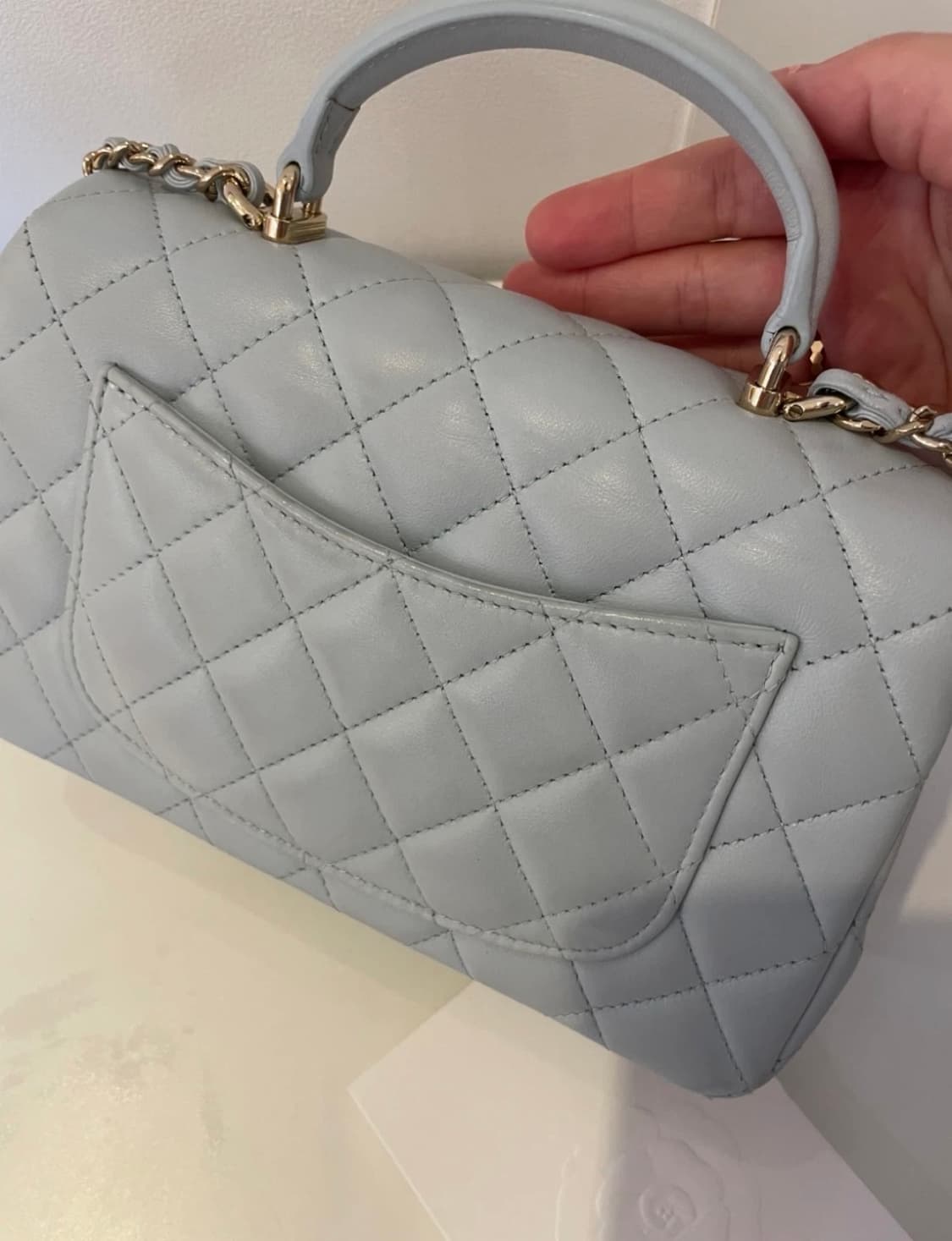 샤넬 뉴미니 탑핸들 라이트블루 상품이미지4