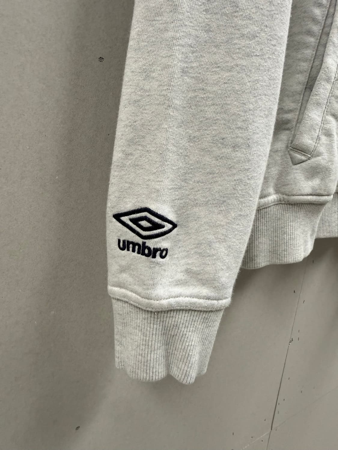 남성 S / 엄브로 레터링 하프집업 반집업 네이비 로고 상품이미지4