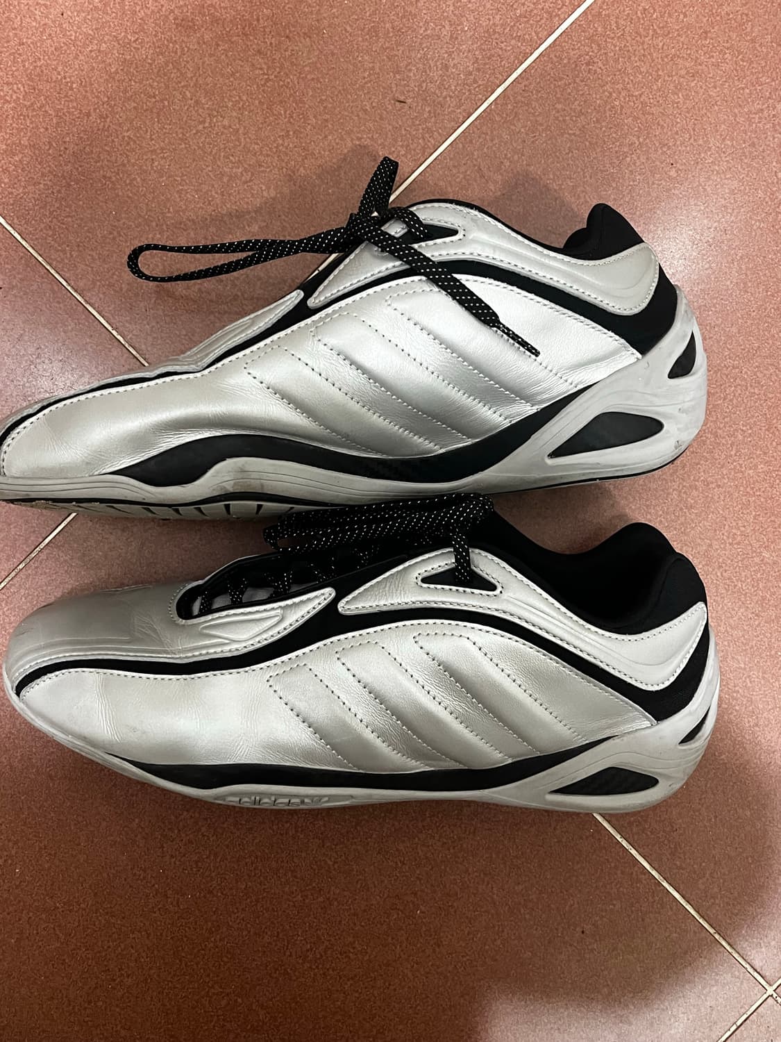 메르세데스x아디다스 스니커즈 상품이미지2