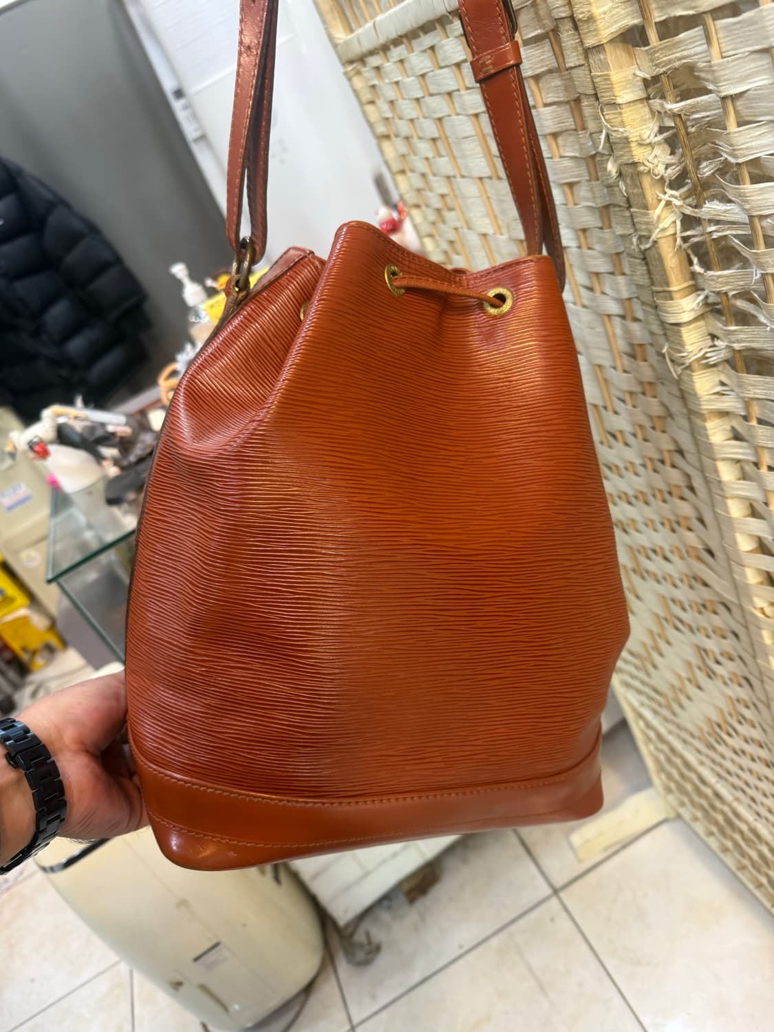 정품 루이비통 에삐 노에 팝니다 상품이미지4