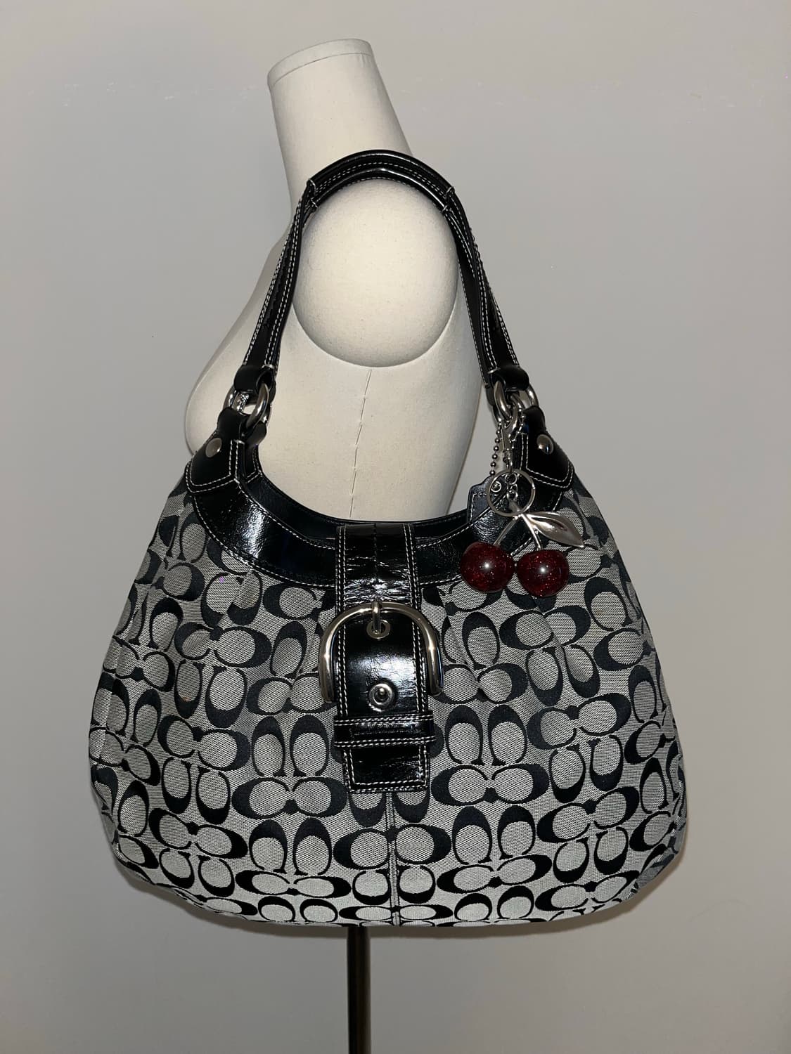 Coach Black & White Shoulder Bag 상품이미지2