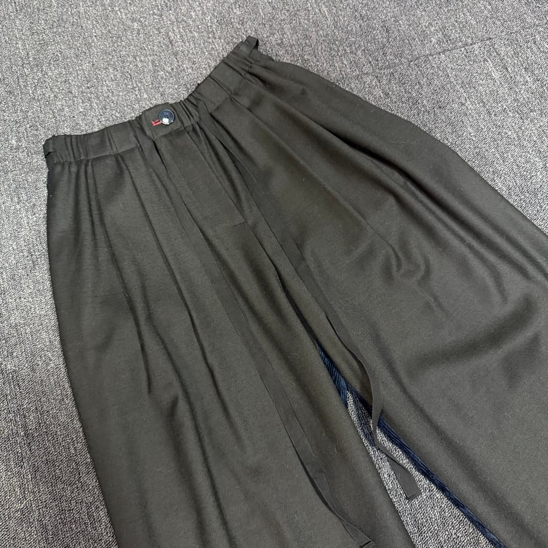 THEILMA 더일마 24fw 슬렉스 투톤 코듀로이 팬츠 상품이미지2