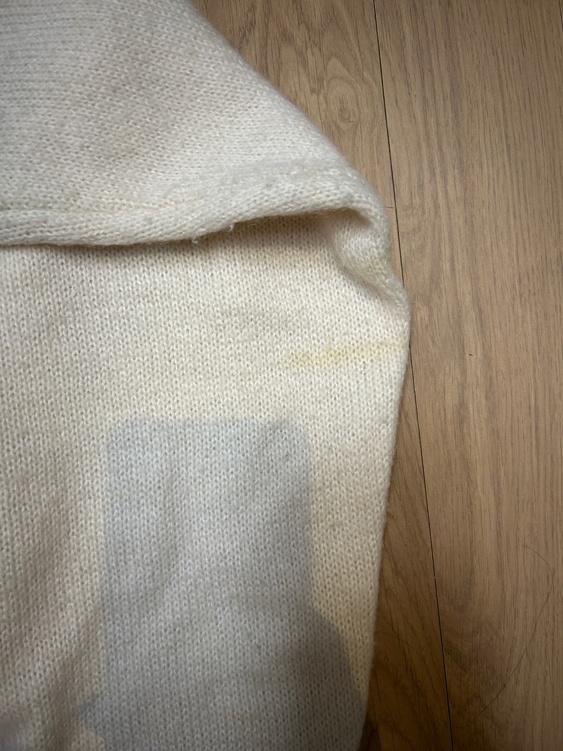 [M] 스투시 8볼 스프레이 아이보리 스웨터 상품이미지3