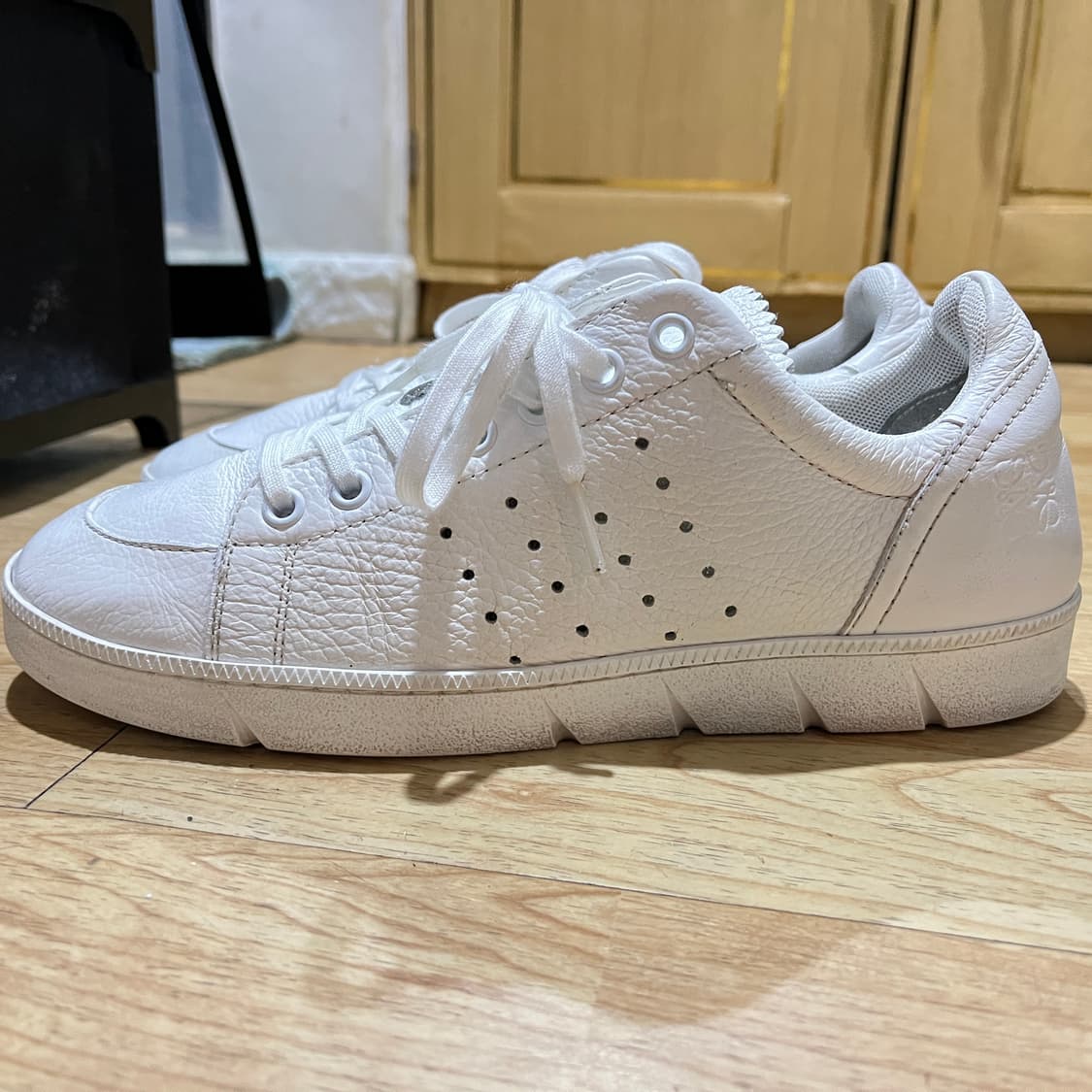 (240mm) 로에베 풀 그레인 가죽 스니커즈 EU38 상품이미지4