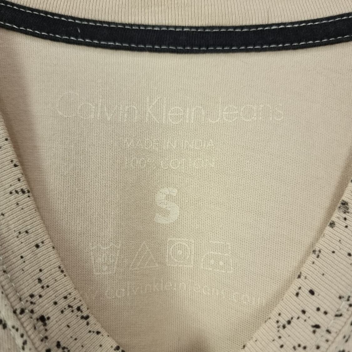 [캘빈클라인] 빈티지 그래핏 브이넥 반팔티 M20301 상품이미지7