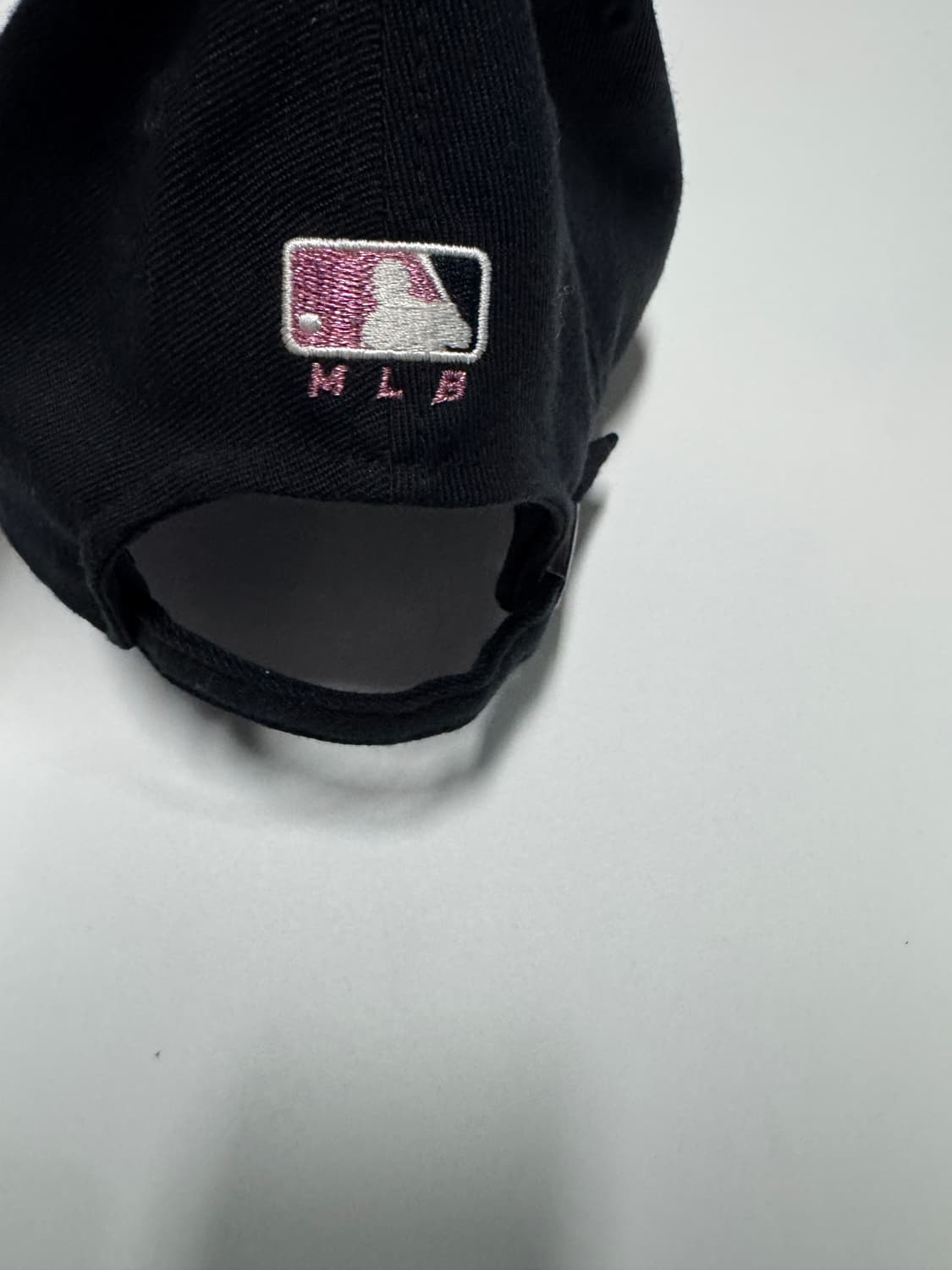 MLB 엠엘비 양키즈 로고 핑크 블랙 볼캡 상품이미지3