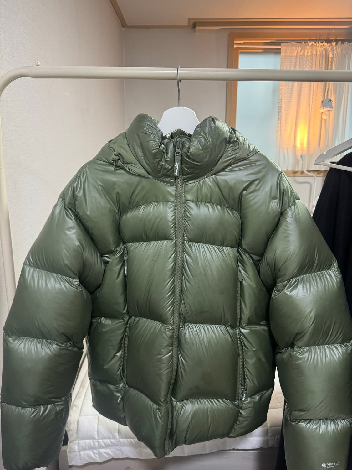 슈프림 페더웨이트 다운 퍼퍼 자켓 올리브 - 23FW 상품이미지3