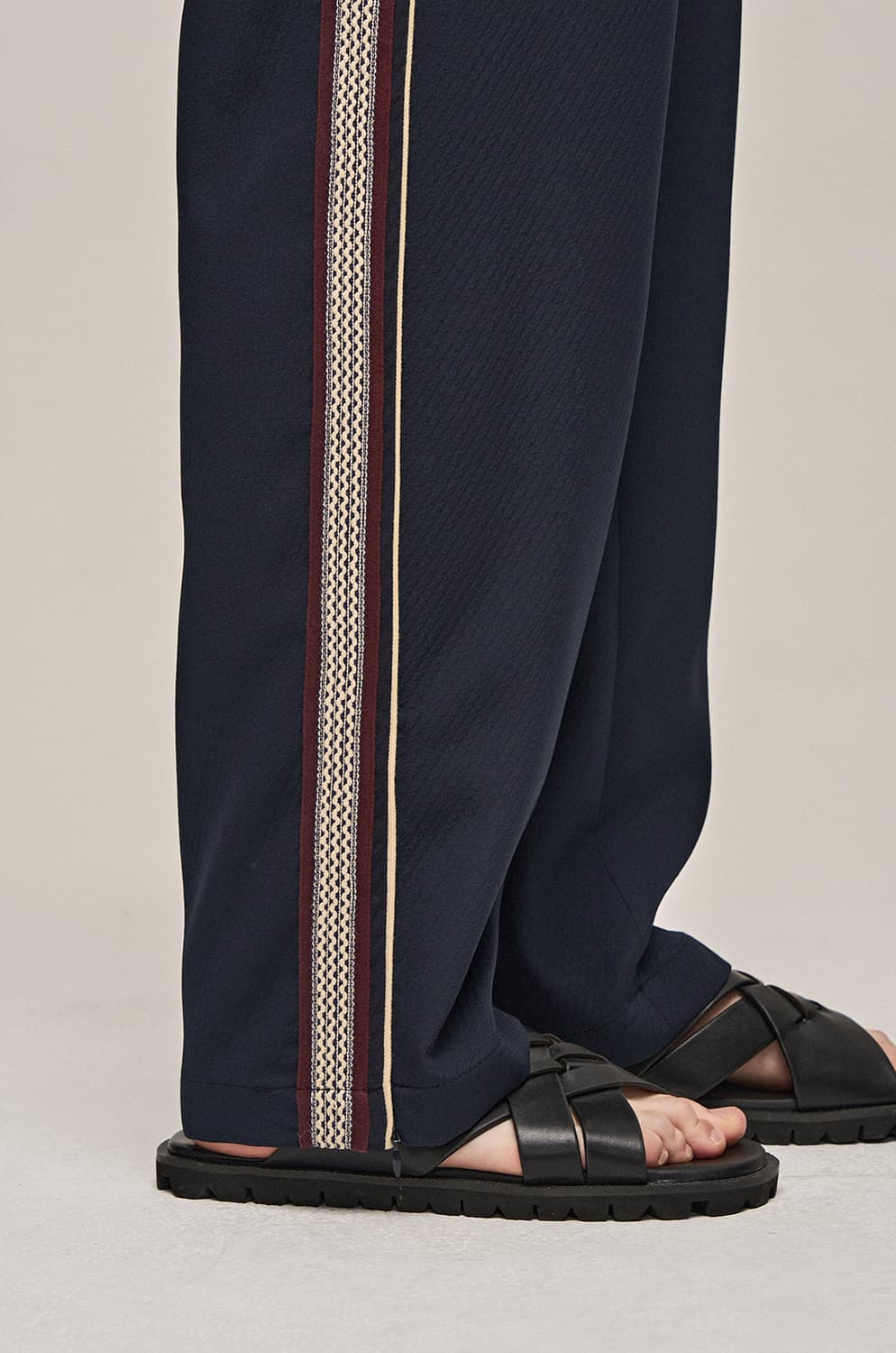 [정품] 타임옴므 23ss 남성 사이드 자수 트랙 슬랙스 82 size 상품이미지7