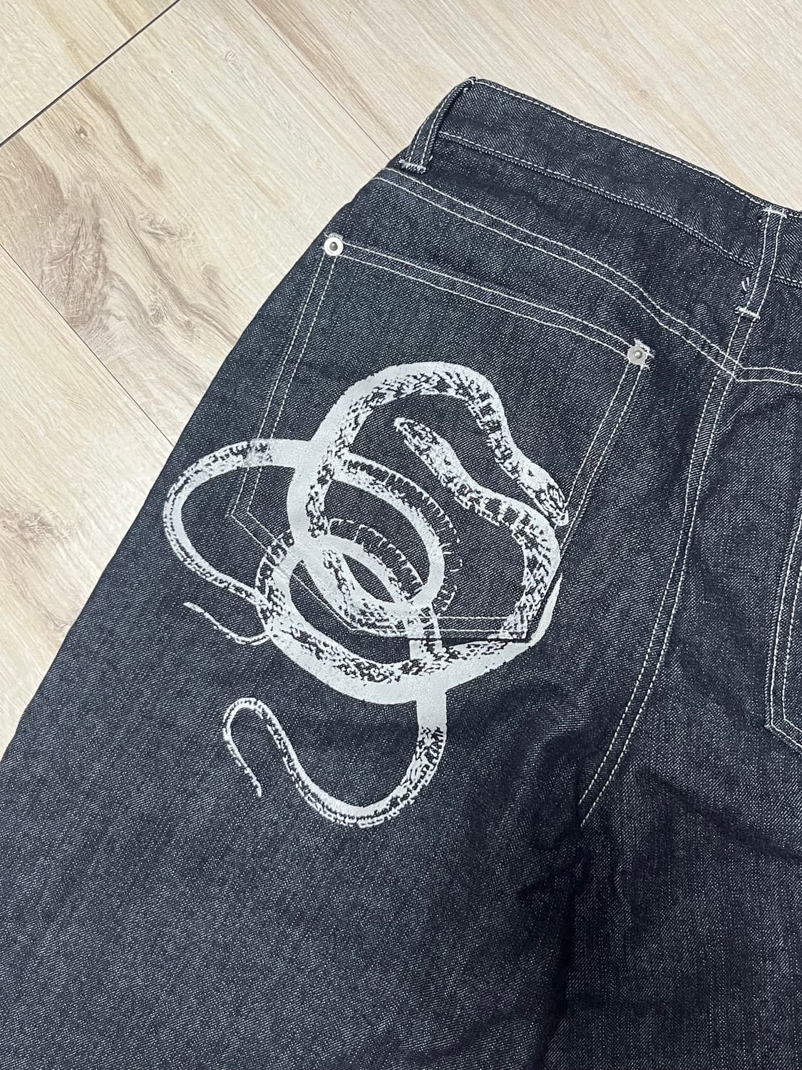 아캄 Snake Printed Denim Pants (Black) 상품이미지6