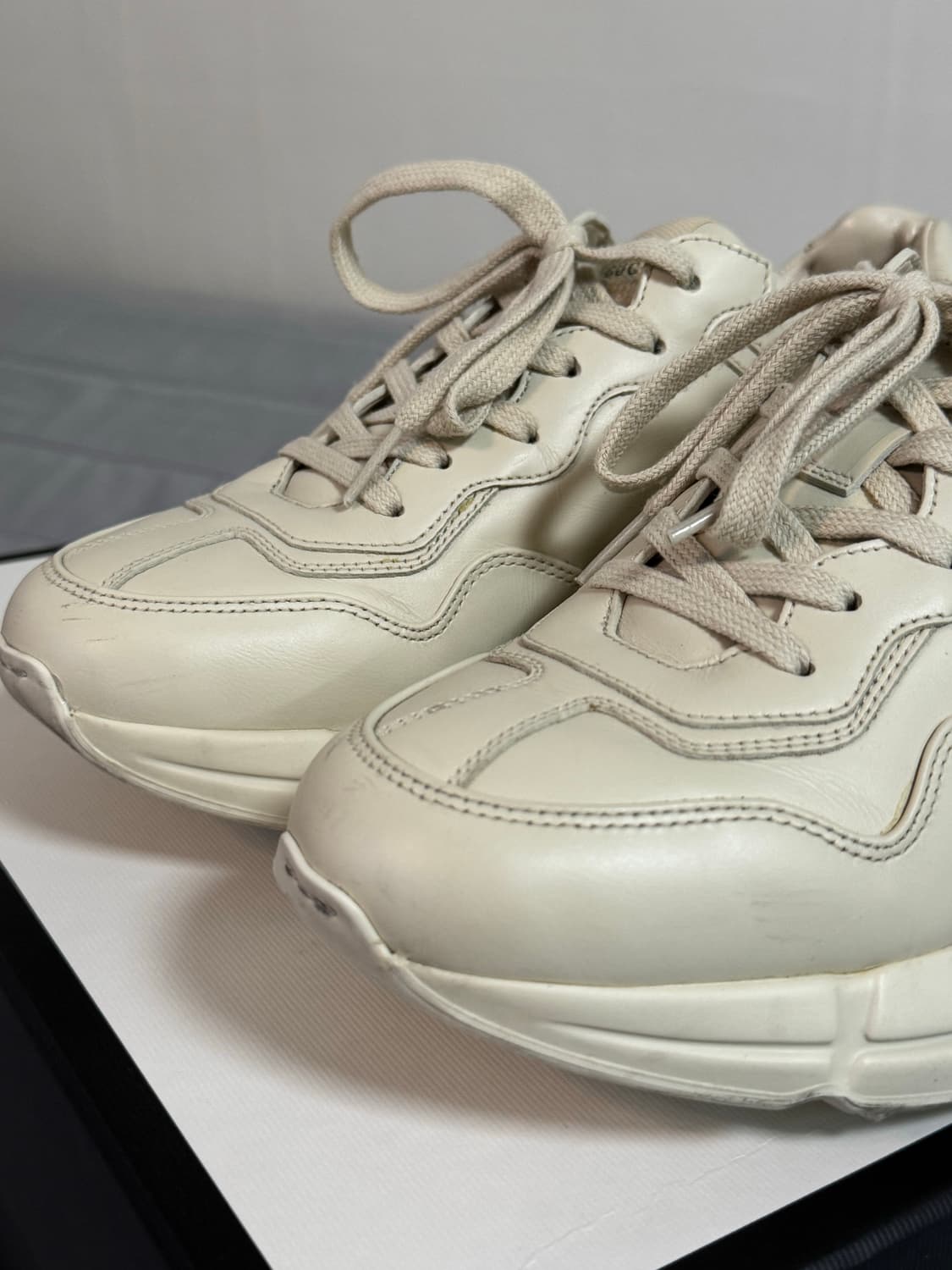 [GUCCI] 롸이톤 로고 레더 스니커즈 (UK 6.5) 상품이미지4