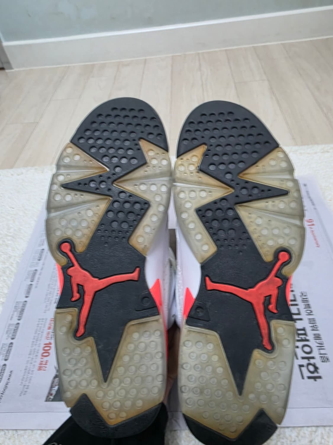 조던6 레트로 인프라레드 260mm 판매합니다. 상품이미지10