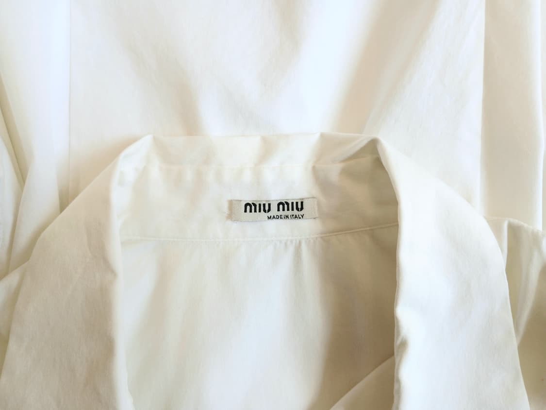 미우미우 셔링 퍼프 소매 화이트 블라우스 상품이미지8