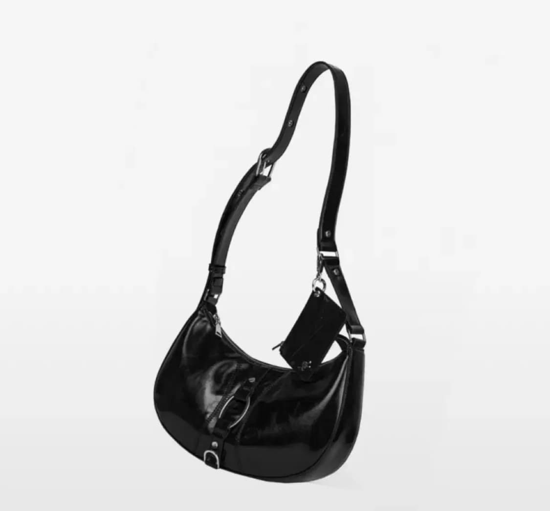 레더리 크랙 이펙트 하프문 숄더 크로스백 상품이미지1