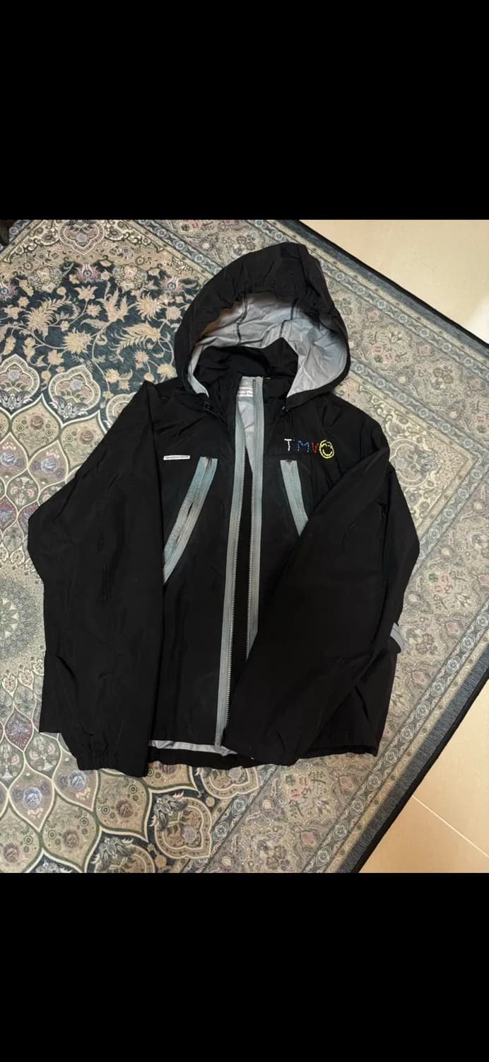 더뮤지엄비지터 바람막이 상품이미지1