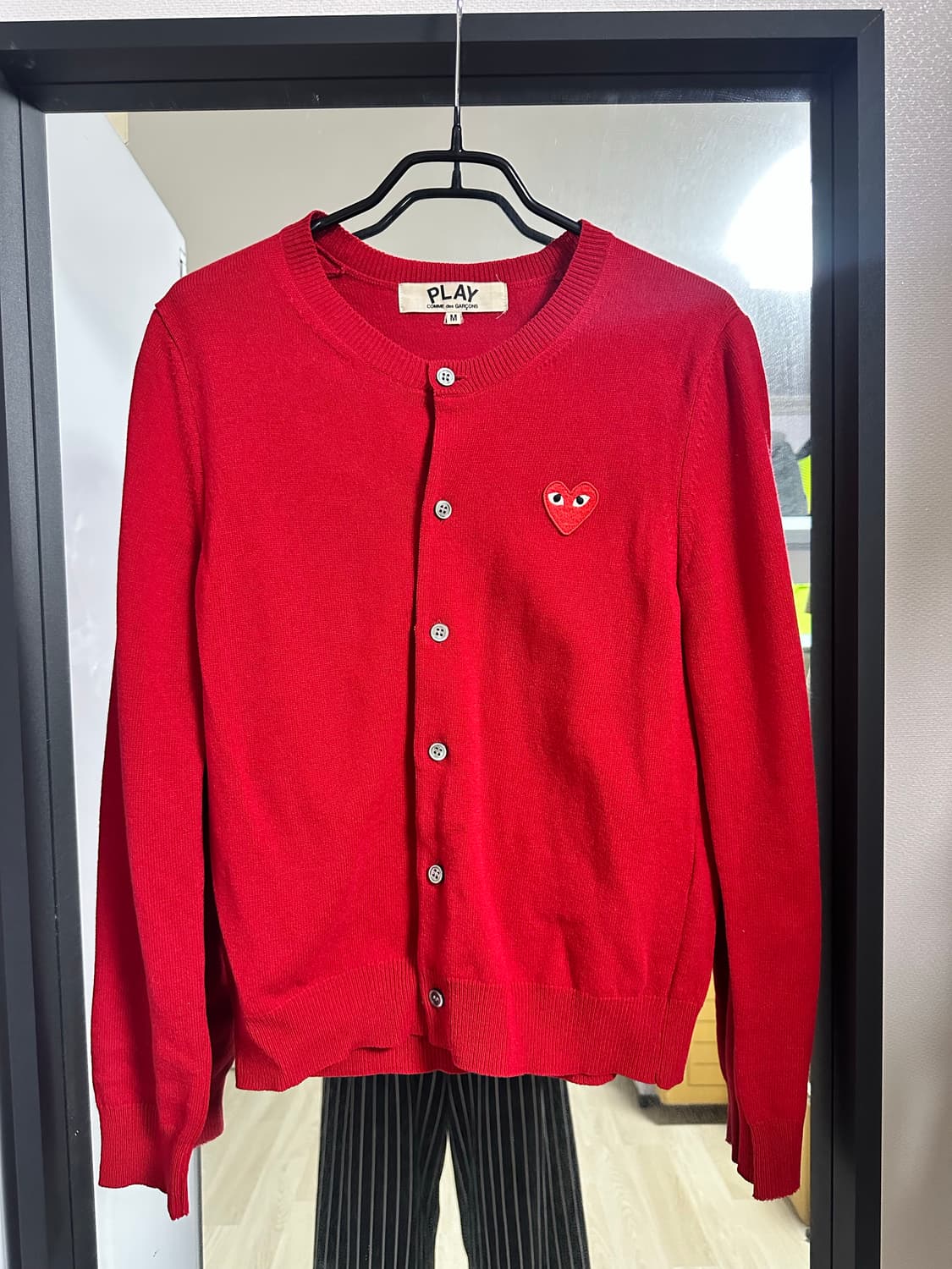 꼼데가르송 플레이 레드 하트 와펜 가디건 M 상품이미지1
