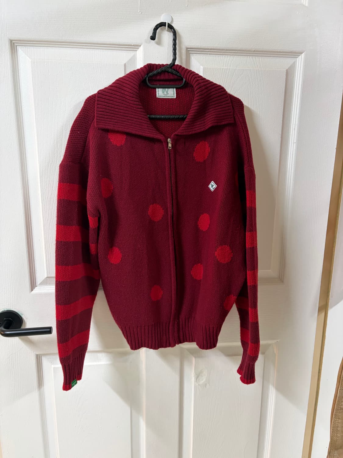 노컨텐츠 버건디 도트 집업 가디건 상품이미지1