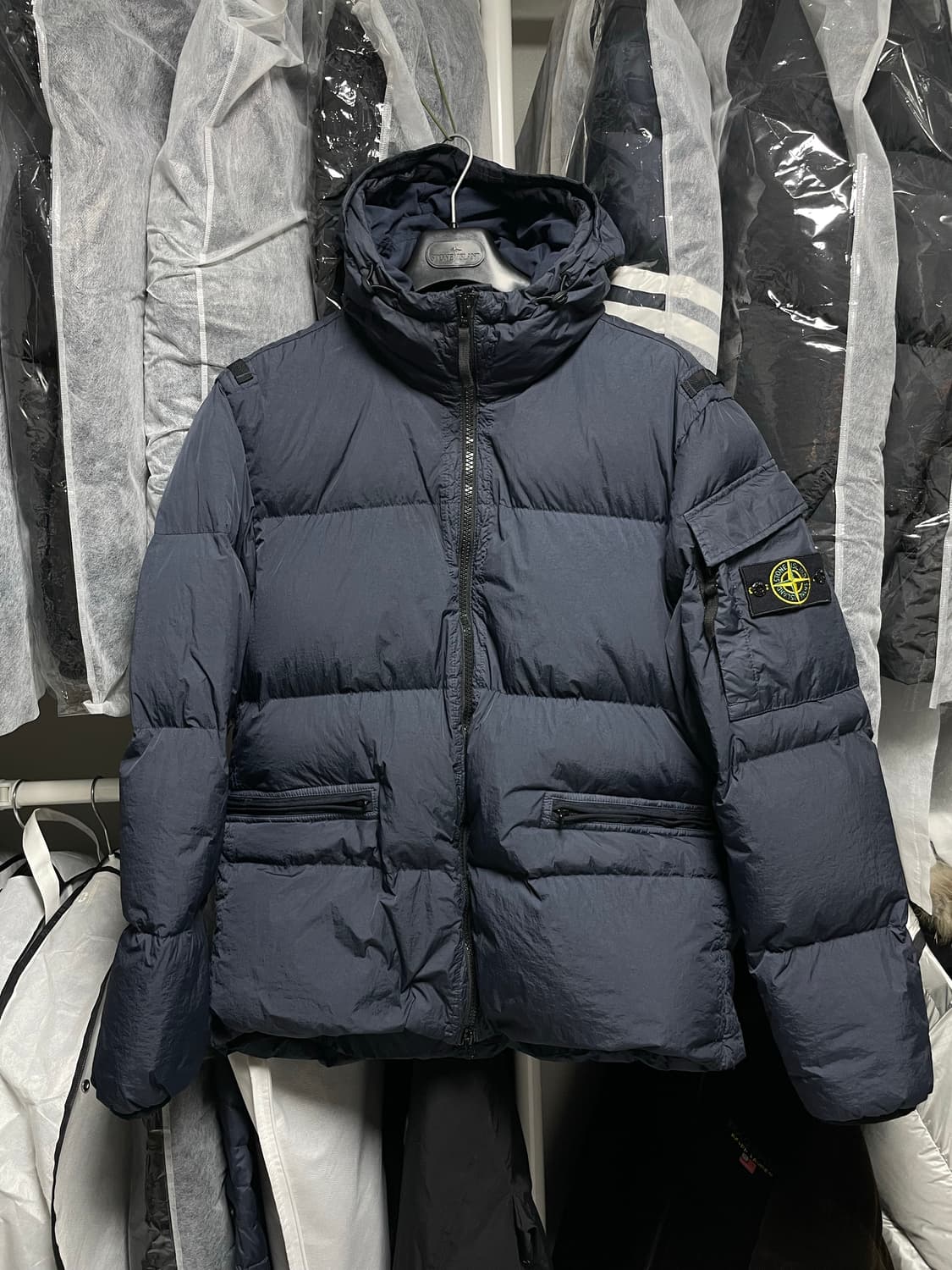 [L사이즈] 22FW 스톤아일랜드 가먼트다잉 크링클랩스 패딩 네이비 상품이미지1
