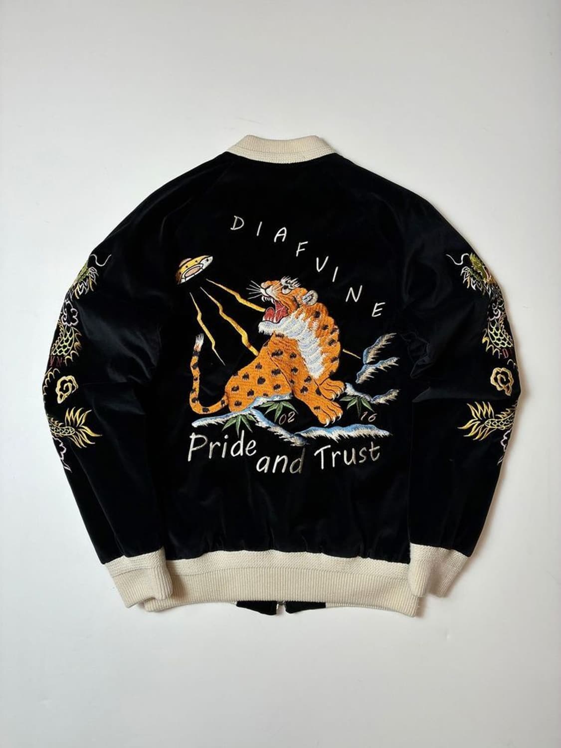 디아프바인 Diafvine 로어링 벨벳 수베니어 자켓 PN8325 상품이미지1