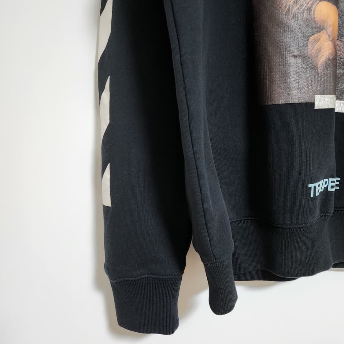 [L] 오프화이트 블랙 모나리자 맨투맨 OMBA003S18003012 상품이미지5