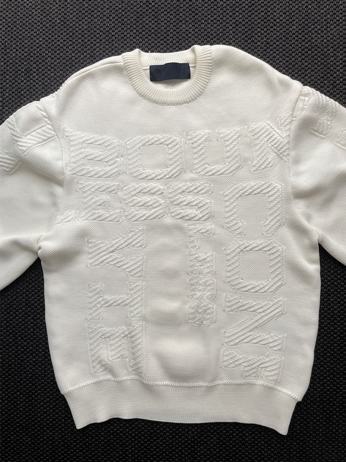 준지 엠블럼 니트 스웨터 상품이미지1