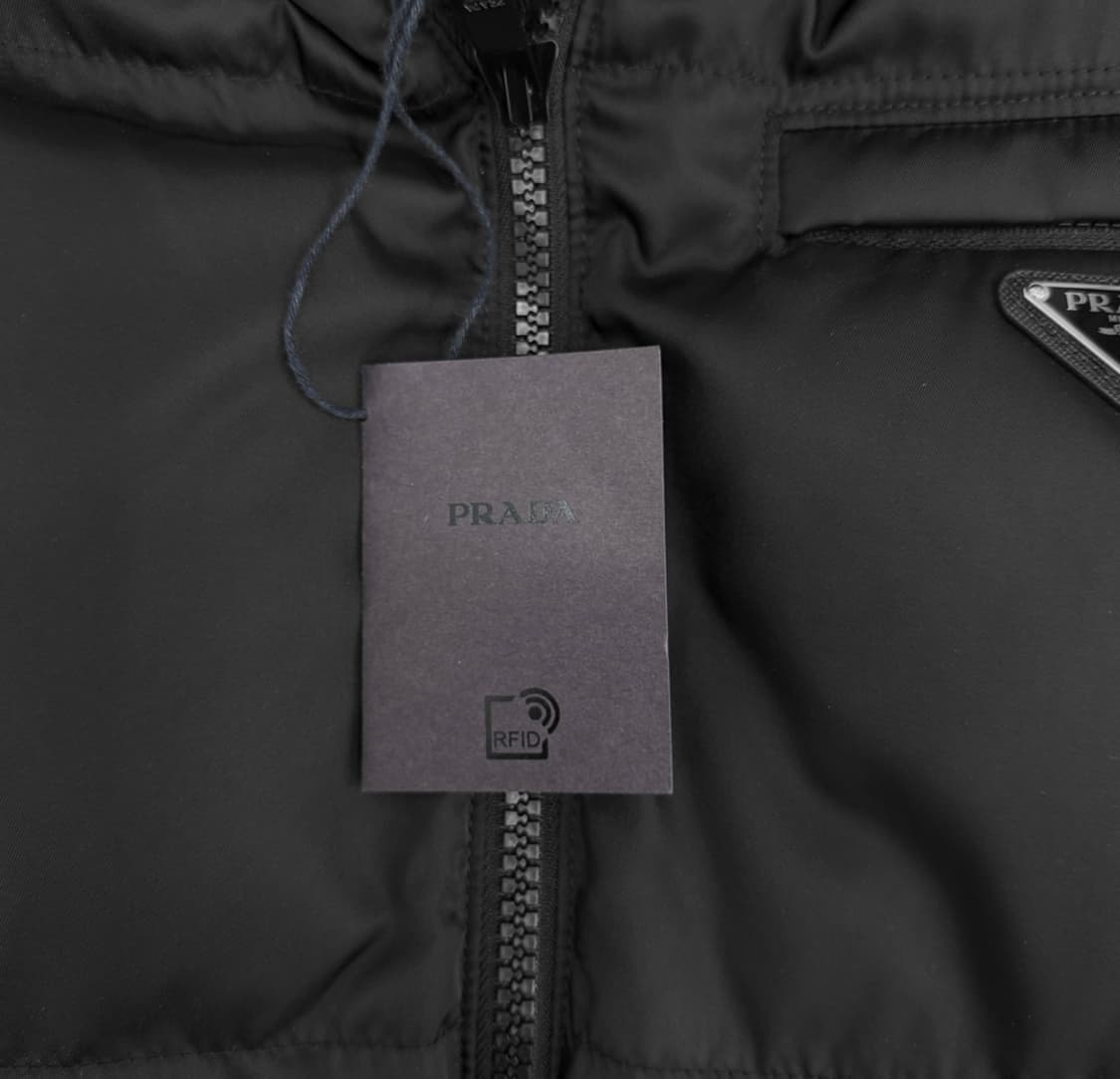 [S] 프라다 남성 미드 렝스 리나일론 리버시블 다운 패딩 자켓 블랙 상품이미지9