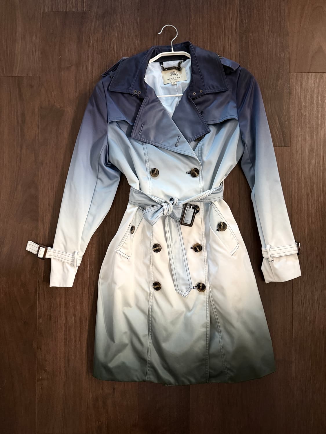 버버리 그라데이션 트렌치코트 상품이미지1