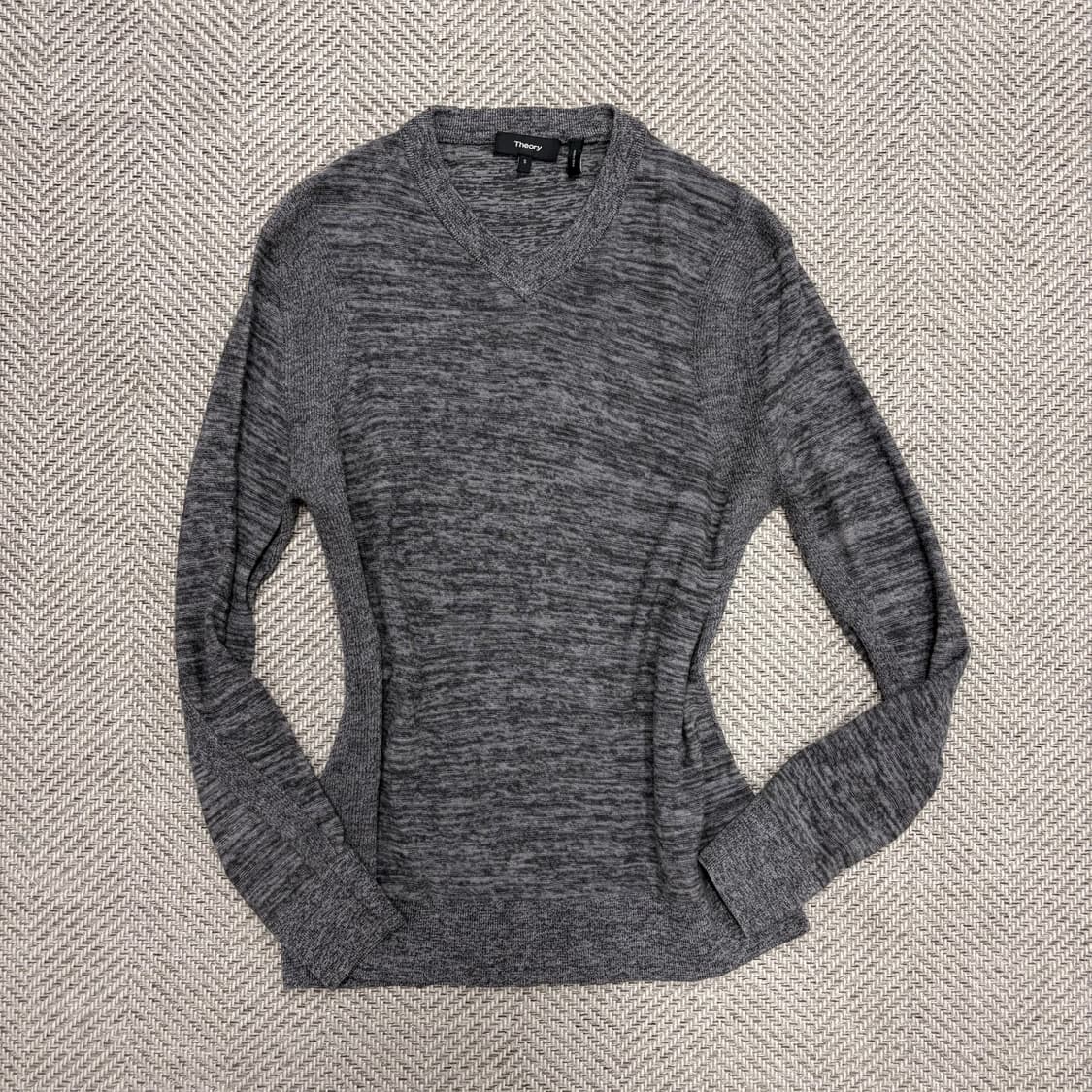 띠어리 브이넥 니트 v1006 상품이미지1