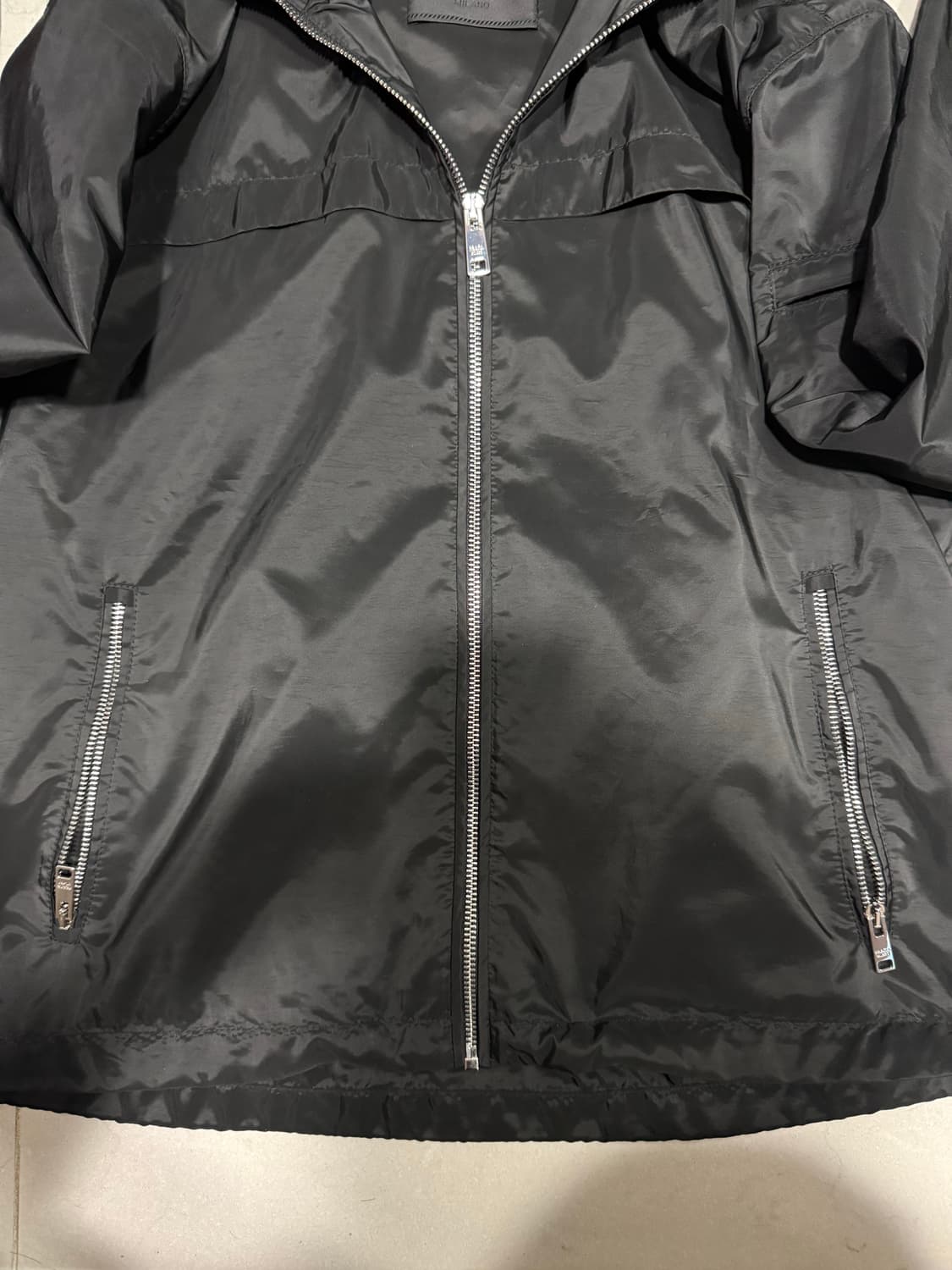 [당일출고,50사이즈] 프라다 리나일론 바람막이 상품이미지4