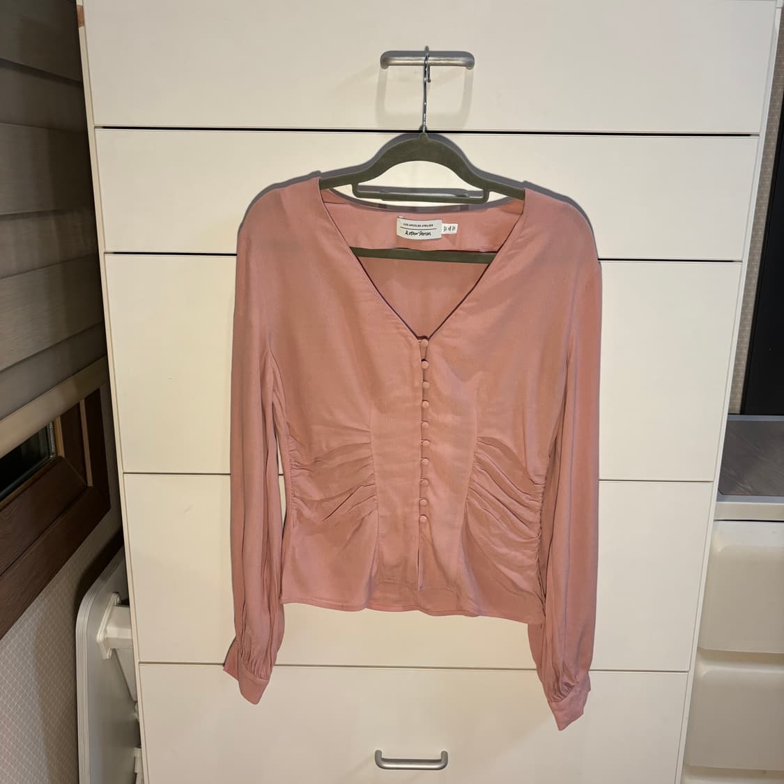 & Other Stories 앤아더스토리 핑크 V넥 블라우스 상품이미지1