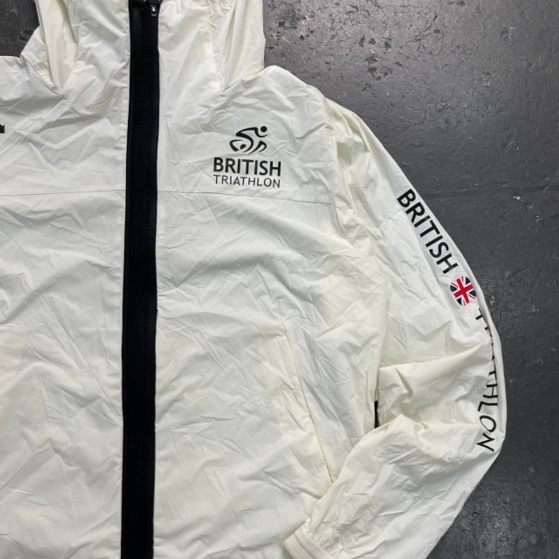 100 데상트 브리티쉬 트라이애슬론 바람막이  상품이미지2