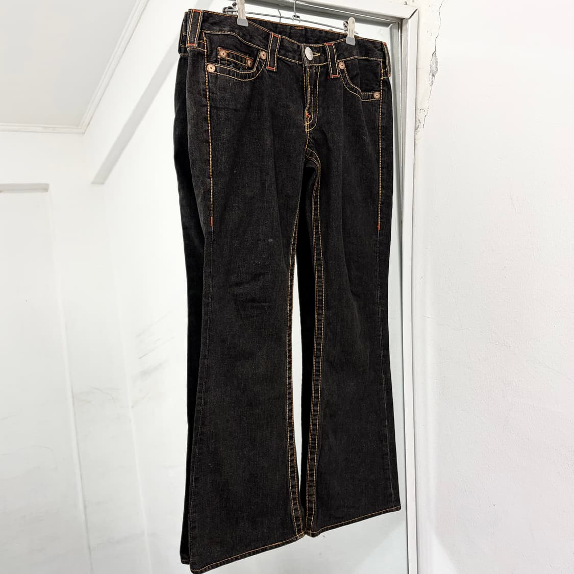 트루릴리전 흑청 부츠컷 데님 팬츠 상품이미지5