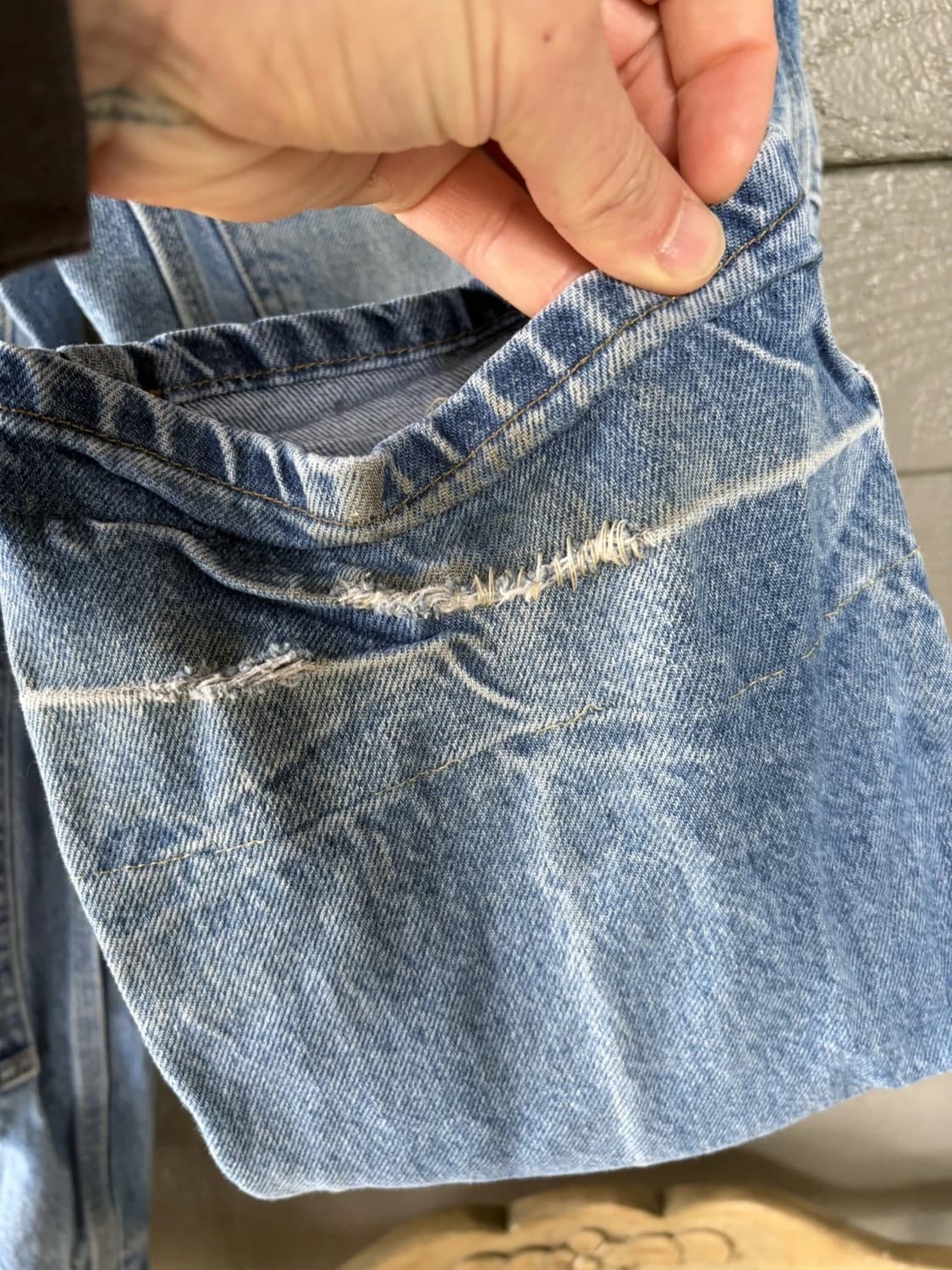 칼하트 워시드 데님 로거 팬츠 연청 릴렉스드 핏 상품이미지3