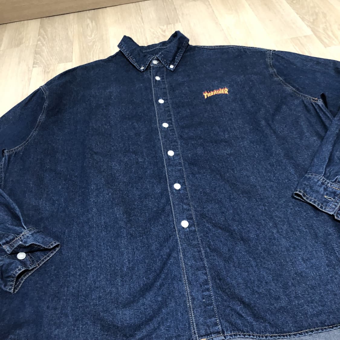 (XL) 트레셔 THRASHER 오버핏 플레임 데님 셔츠 인디고 상품이미지2