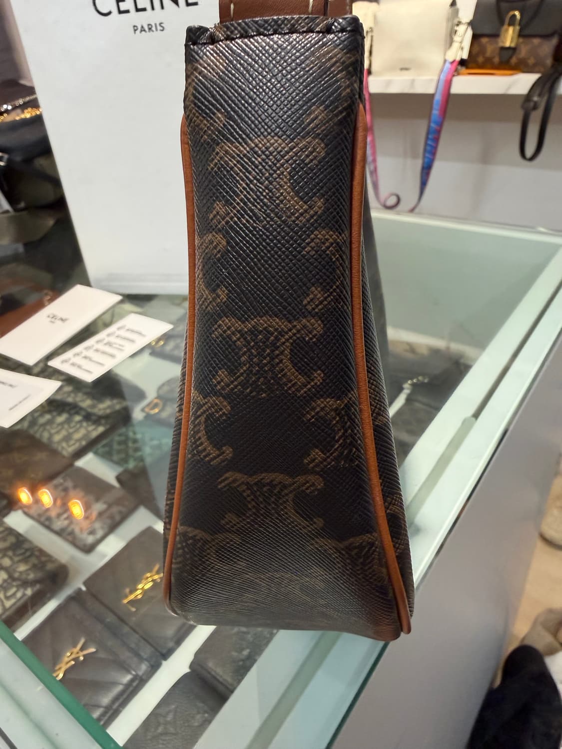 셀린느 아바백 미디움 상품이미지3