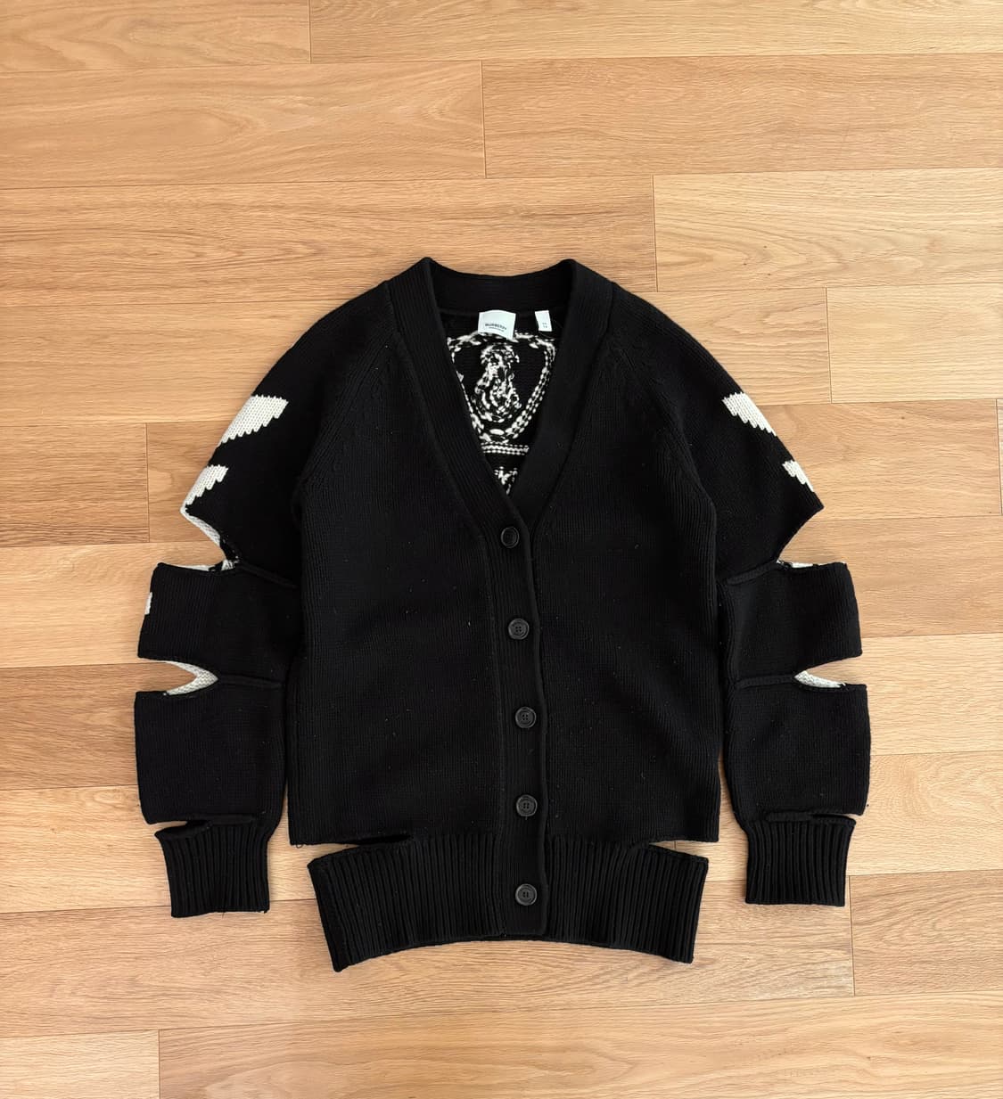 버버리 리카르도 티시 컬렉션 컷아웃 자카드 가디건 (XS) 상품이미지1
