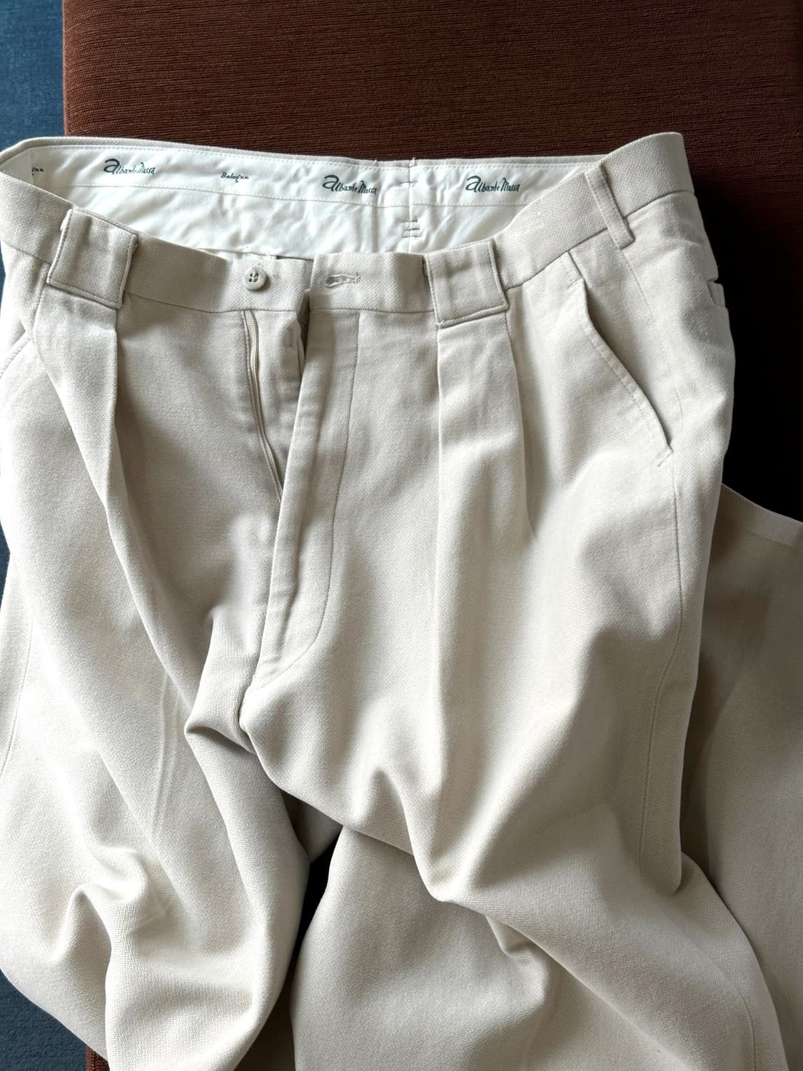 Brushed cotton two tuck wide chino pants 상품이미지1