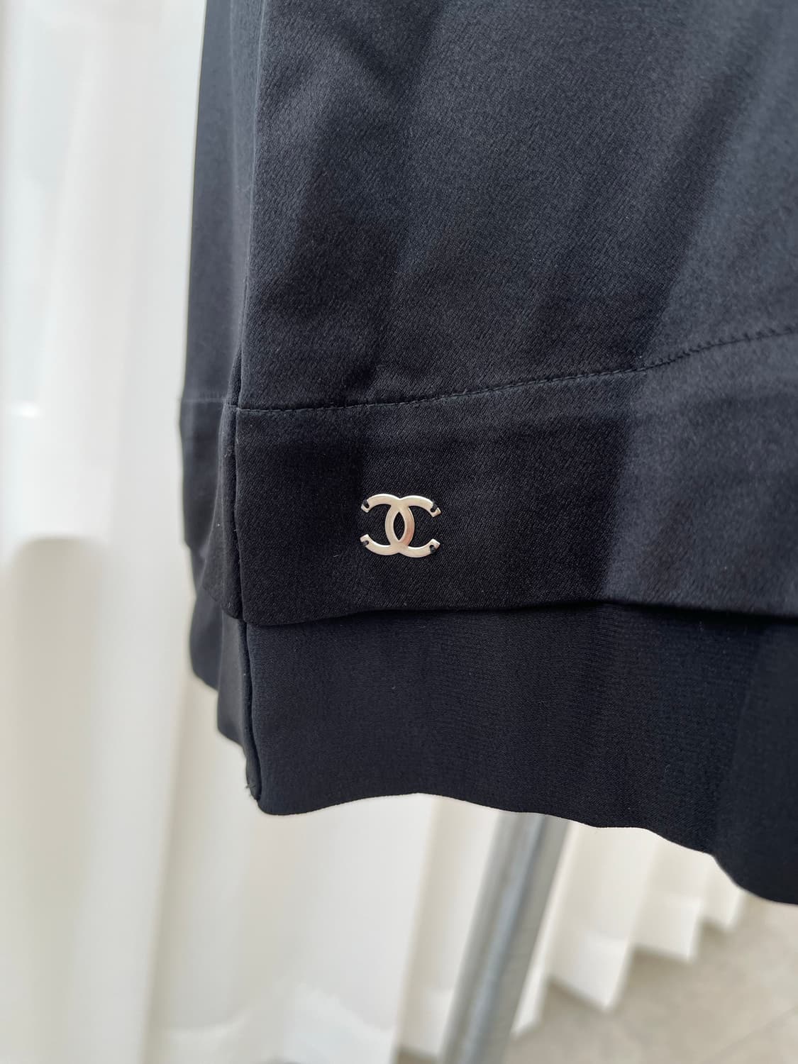 샤넬 블랙 실크 블라우스 36 상품이미지2