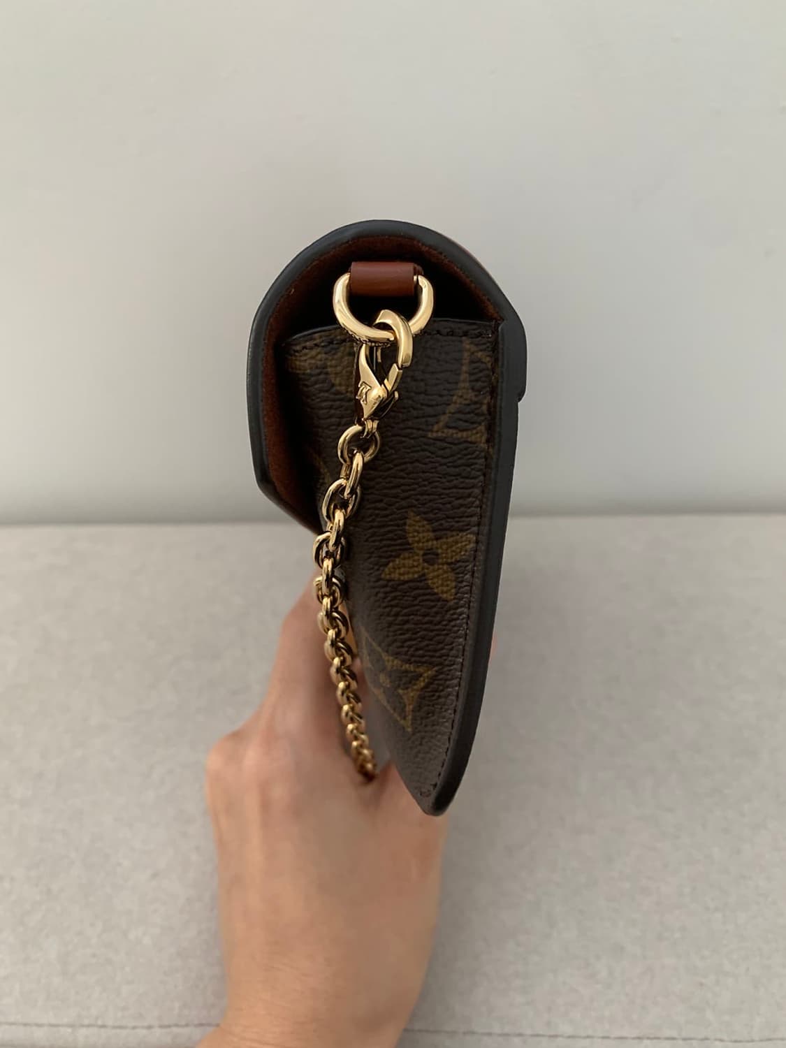 루이비통 패들락 온 스트랩 상품이미지4