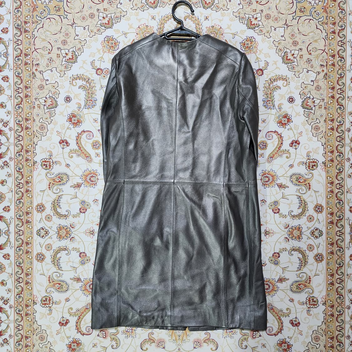 조르쥬레쉬 양가죽100% 여자 코트
66 상품이미지6