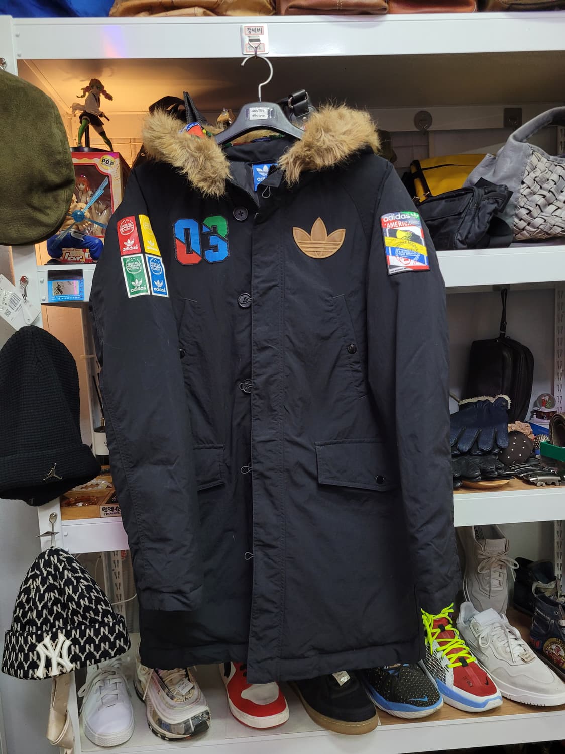 Adidas Badge down 아디다스 패딩 상품이미지1