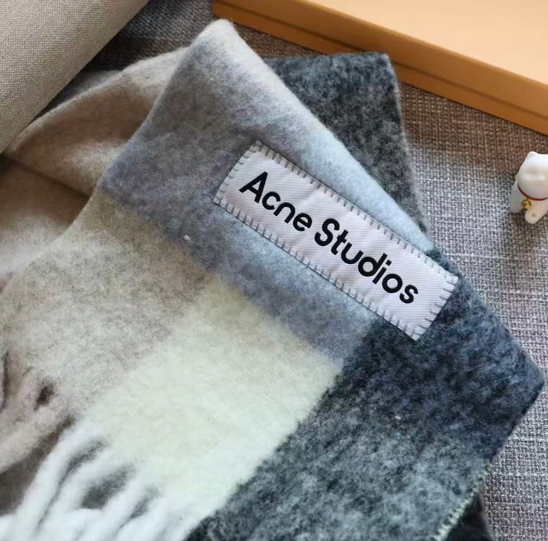 아크네 스튜디오 모헤어 체크 머플러 블루 베이지 블랙 상품이미지3