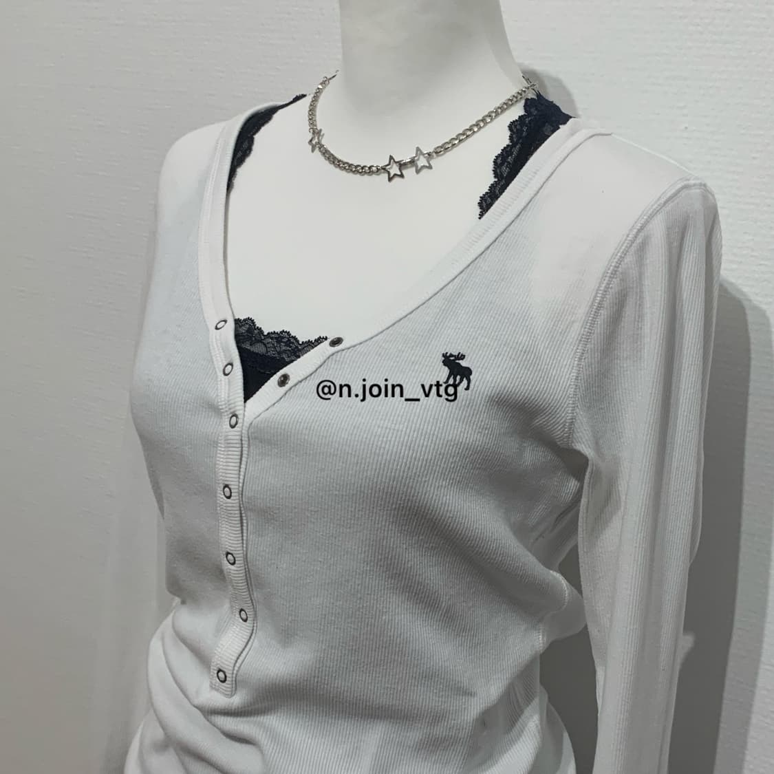 아베크롬비 헨리넥 화이트 롱슬리브 상품이미지2