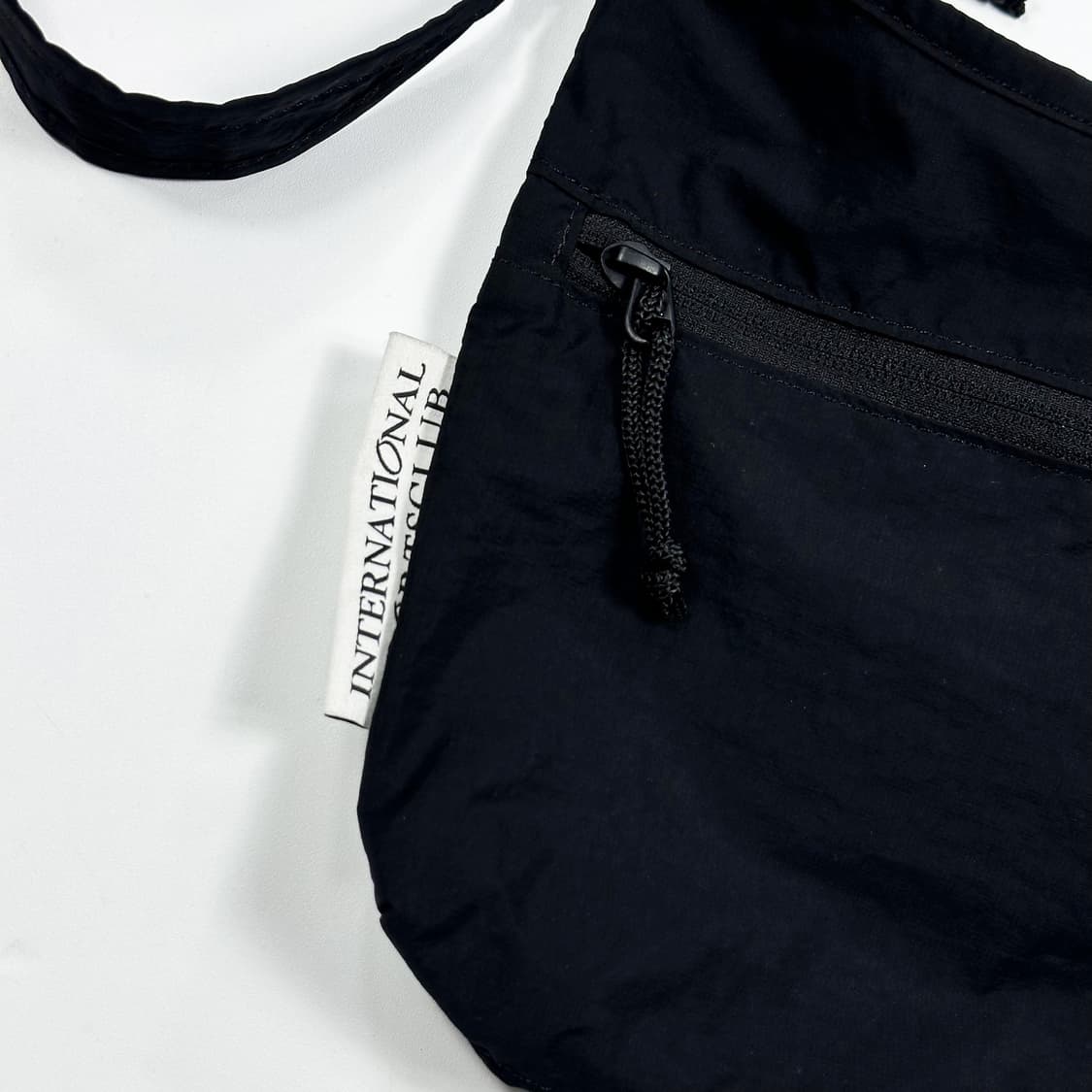 엄브로 다이아 로고 블랙 미니백 가방 상품이미지4