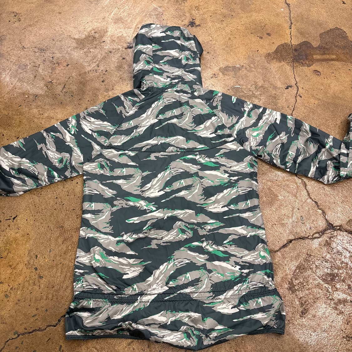 [정품/85,M] 나이키 카모플라쥬 바람막이 후드 자켓 b15 상품이미지4