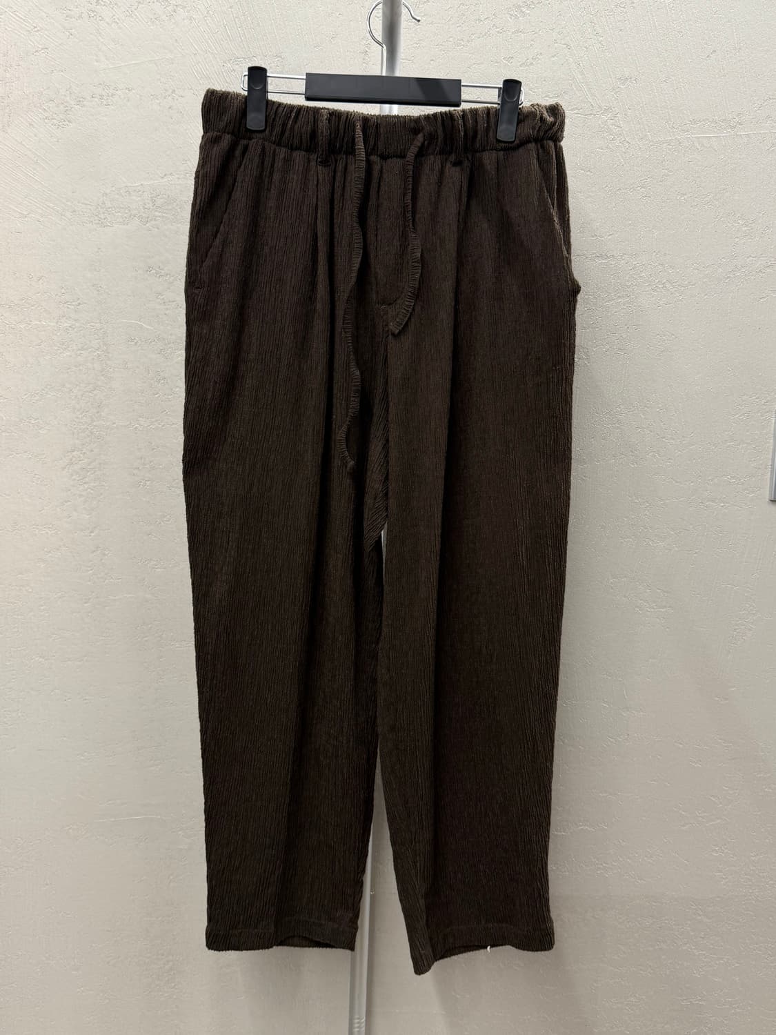 noirer 노이어 플리츠 밴딩 크롭 슬랙스 브라운 50 상품이미지2