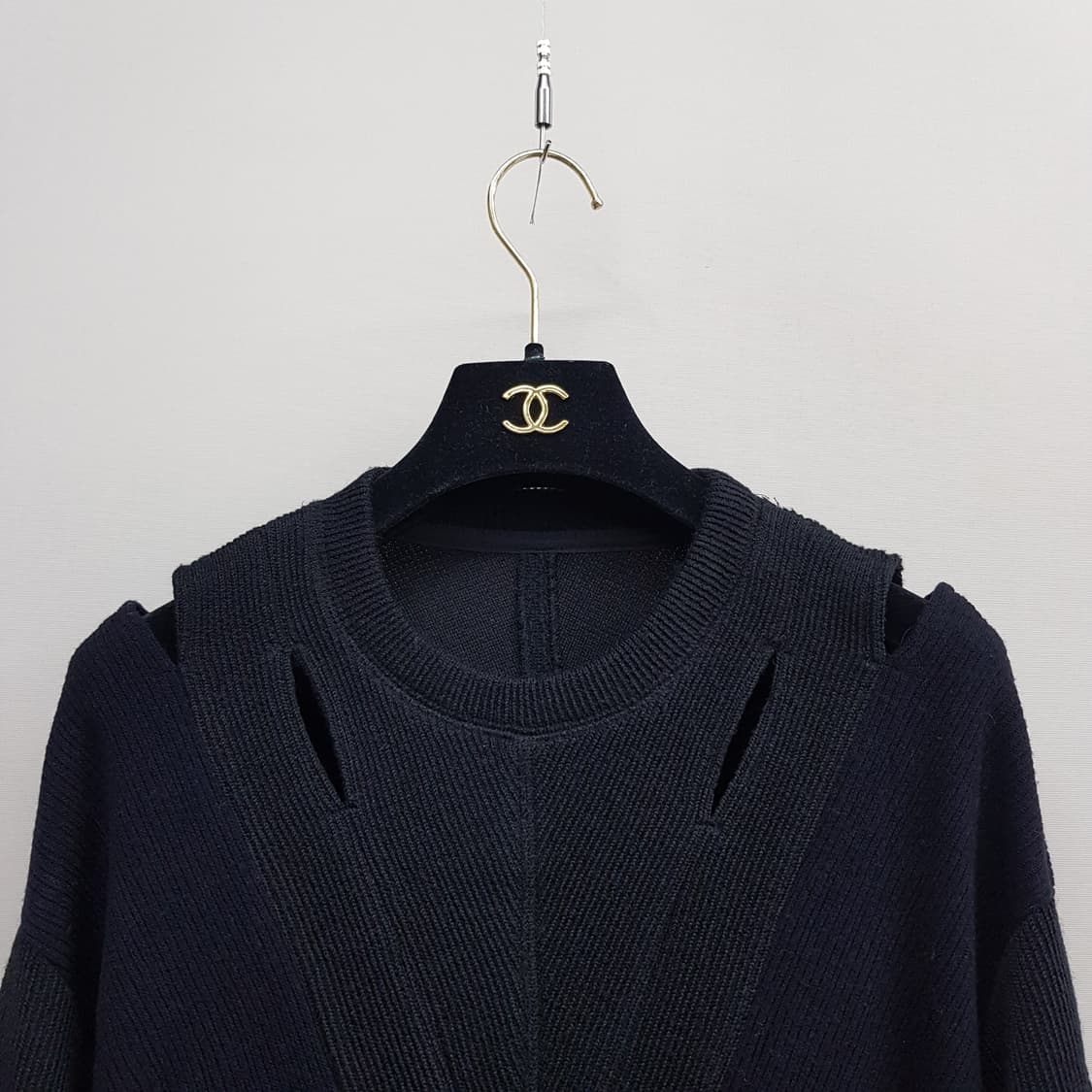 한섬 시스템 2022 컷아웃 디테일 루즈핏 니트 F사이즈 상품이미지3