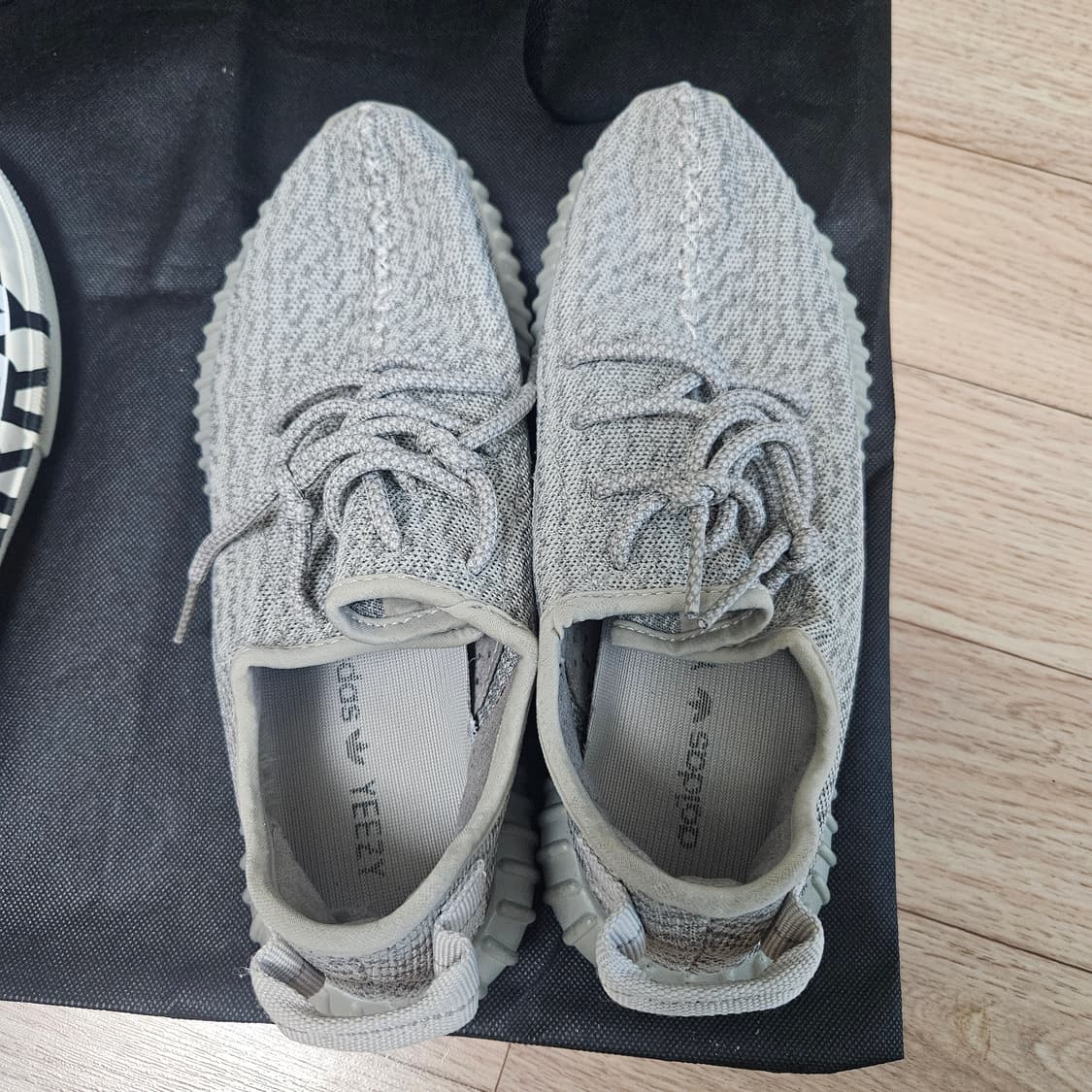 아디다스 이지부스트 350 문락 스니커즈 상품이미지5