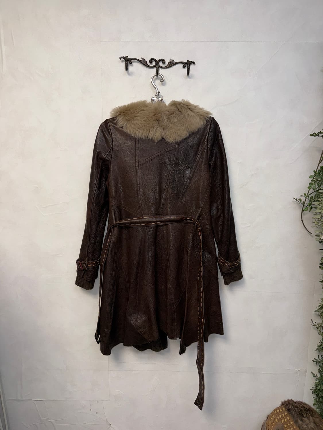 Dark brown lamb skin fur belted coat 상품이미지5